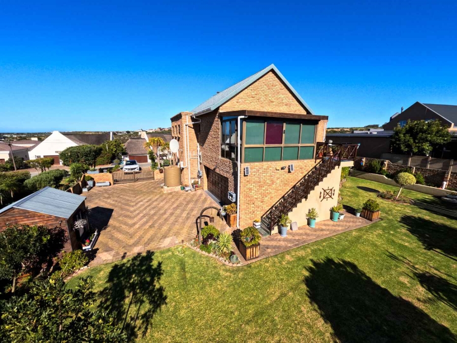 5 Bedroom Property for Sale in Stilbaai Wes Western Cape